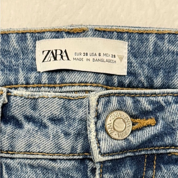 Zara (US6) Distressed Straight Leg Jeans in Light Blue - Picture 4 of 9